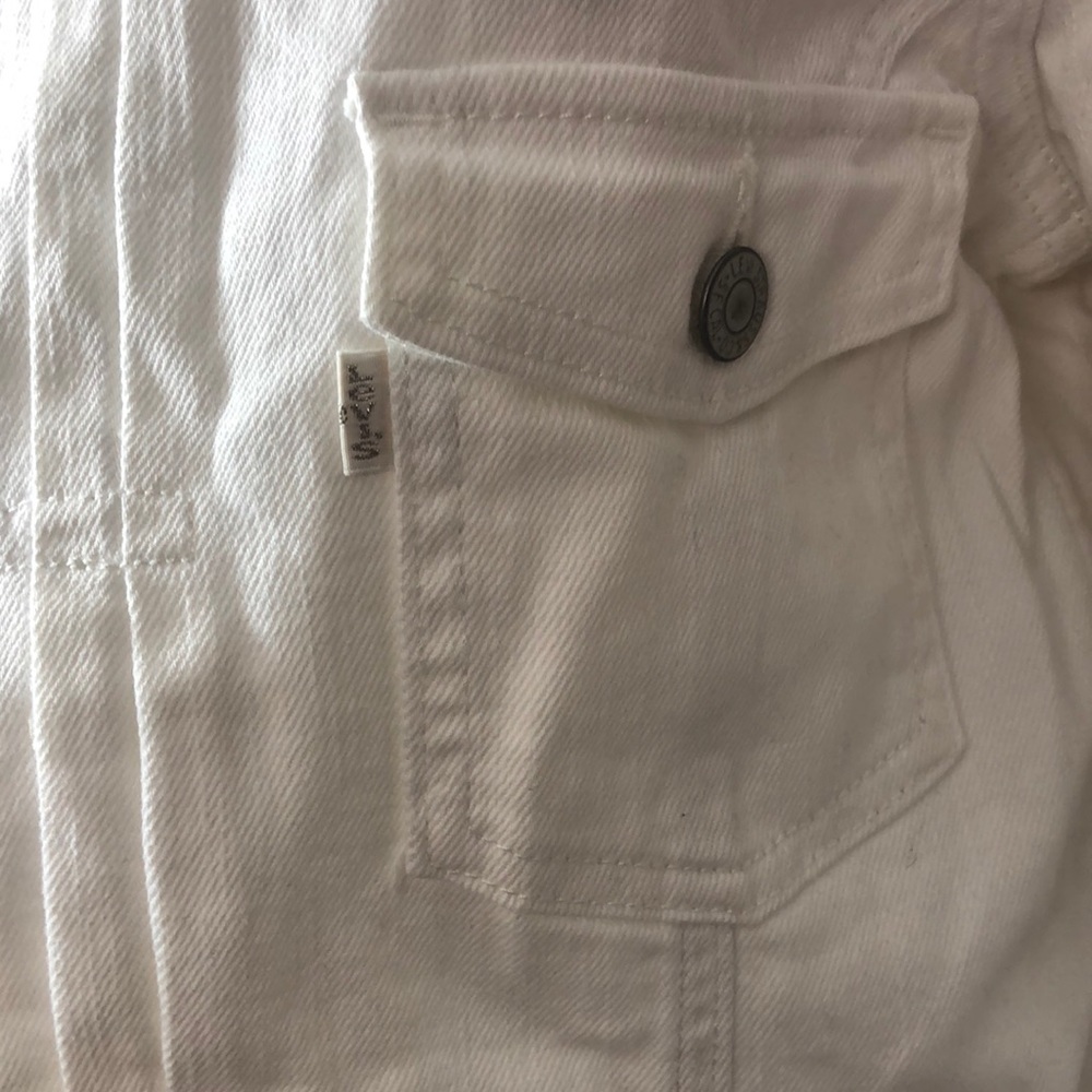 Levi’s White Jean Jacket - Picture 2 of 2